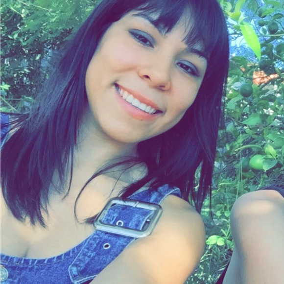 Meet your Posher, Aurora - Picture 1 of 3